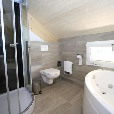 Wooden Chalet In With Sauna 上陶恩